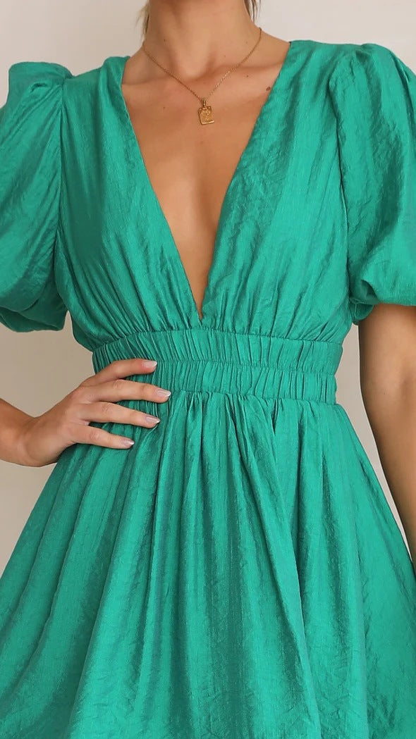 Damen_Minikleid_mit_tiefem_V-Ausschnitt_und_kurzen_Puffarmeln-green