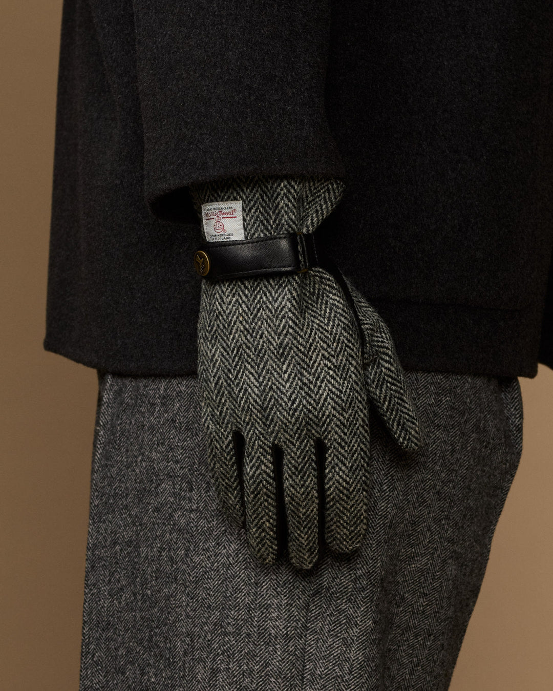 Herren Handschuhe mit Fischgratmuster und Druckknopfriegel – Grau