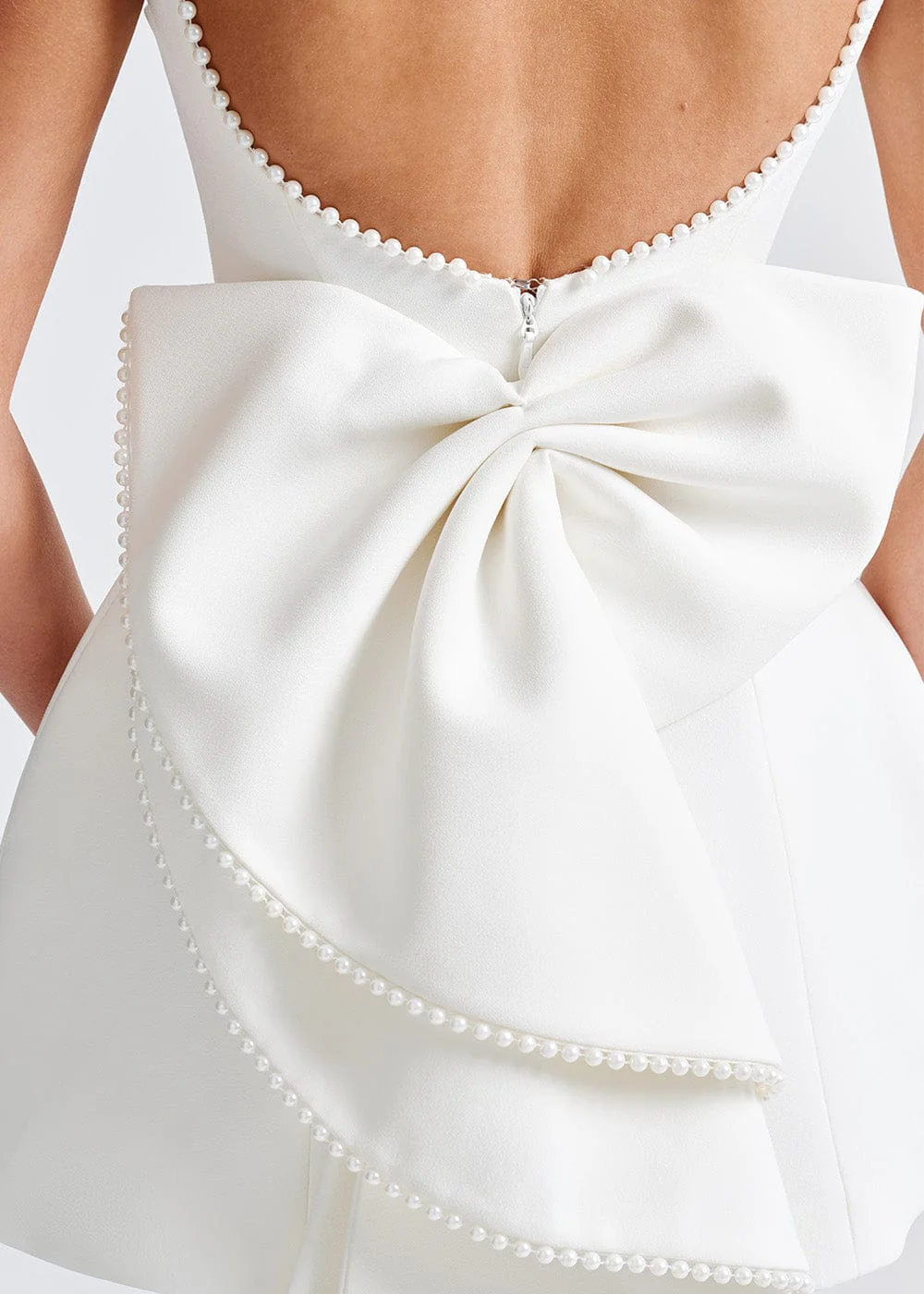 Dames mouwloze mini-jurk met parels en strik op de rug