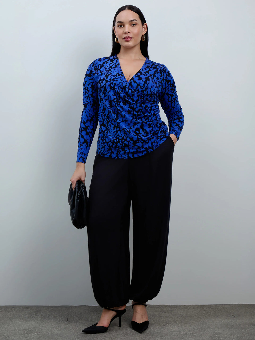 Elske Damen Bluse mit V-Ausschnitt, abstraktem Muster und Ballonärmeln