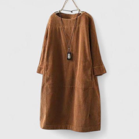 Dames geribde midi-jurk met ronde hals, driekwartmouwen en voorzakken