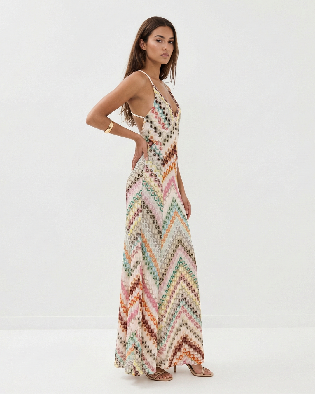 Damen Häkel-Maxikleid mit V-Ausschnitt und offenem Rücken und Spaghettitraegern