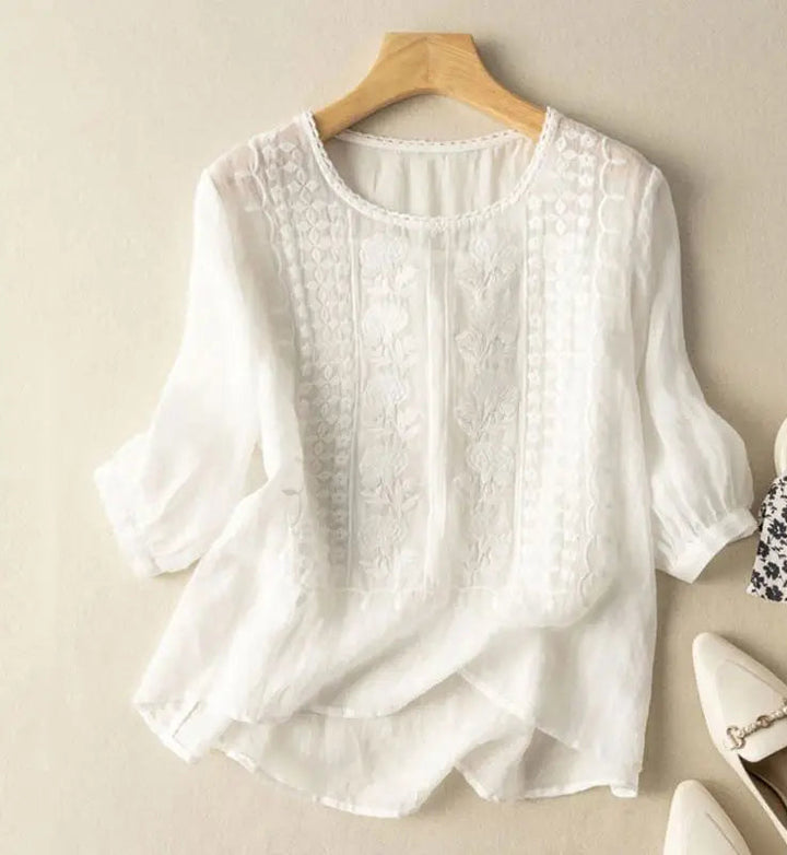 Damesblouse met ronde hals, driekwartmouwen en borduursel