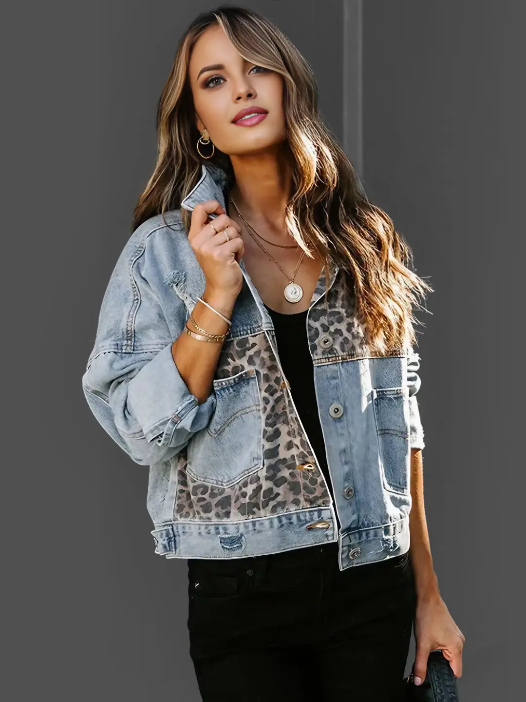 Damen Jeansjacke mit Leopardenmuster-Patchwork und ausgefransten Kanten