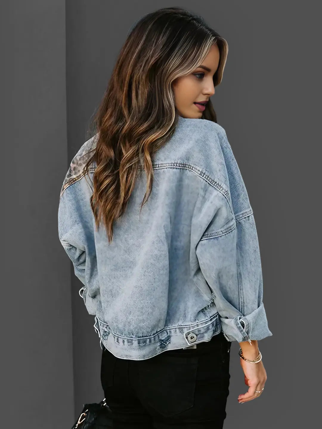 Damen Jeansjacke mit Leopardenmuster-Patchwork und ausgefransten Kanten