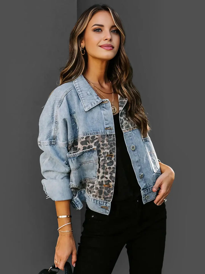 Damen Jeansjacke mit Leopardenmuster-Patchwork und ausgefransten Kanten