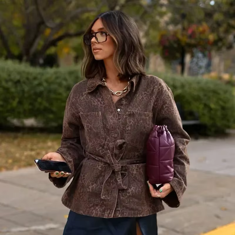 Damen Jeansjacke mit Leopardenmuster und Bindegürtel