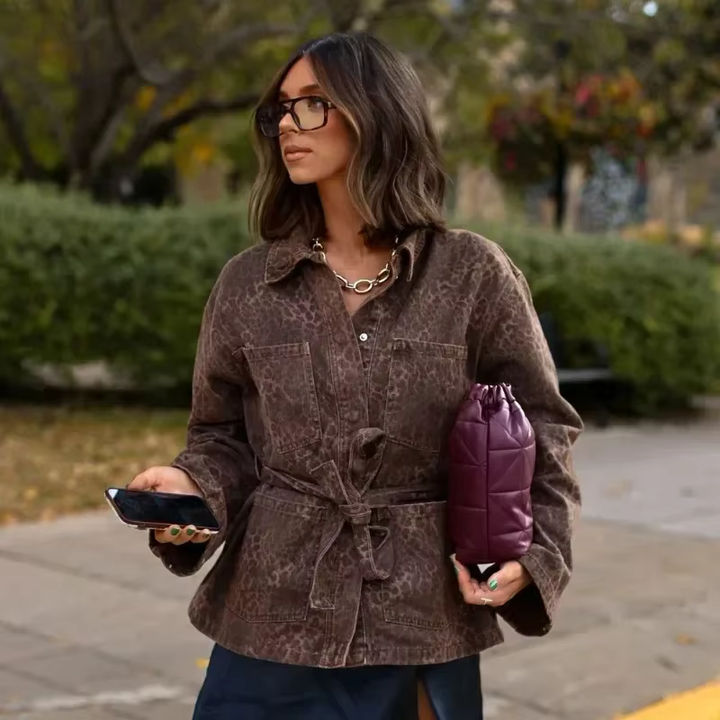 Damen Jeansjacke mit Leopardenmuster und Bindegürtel