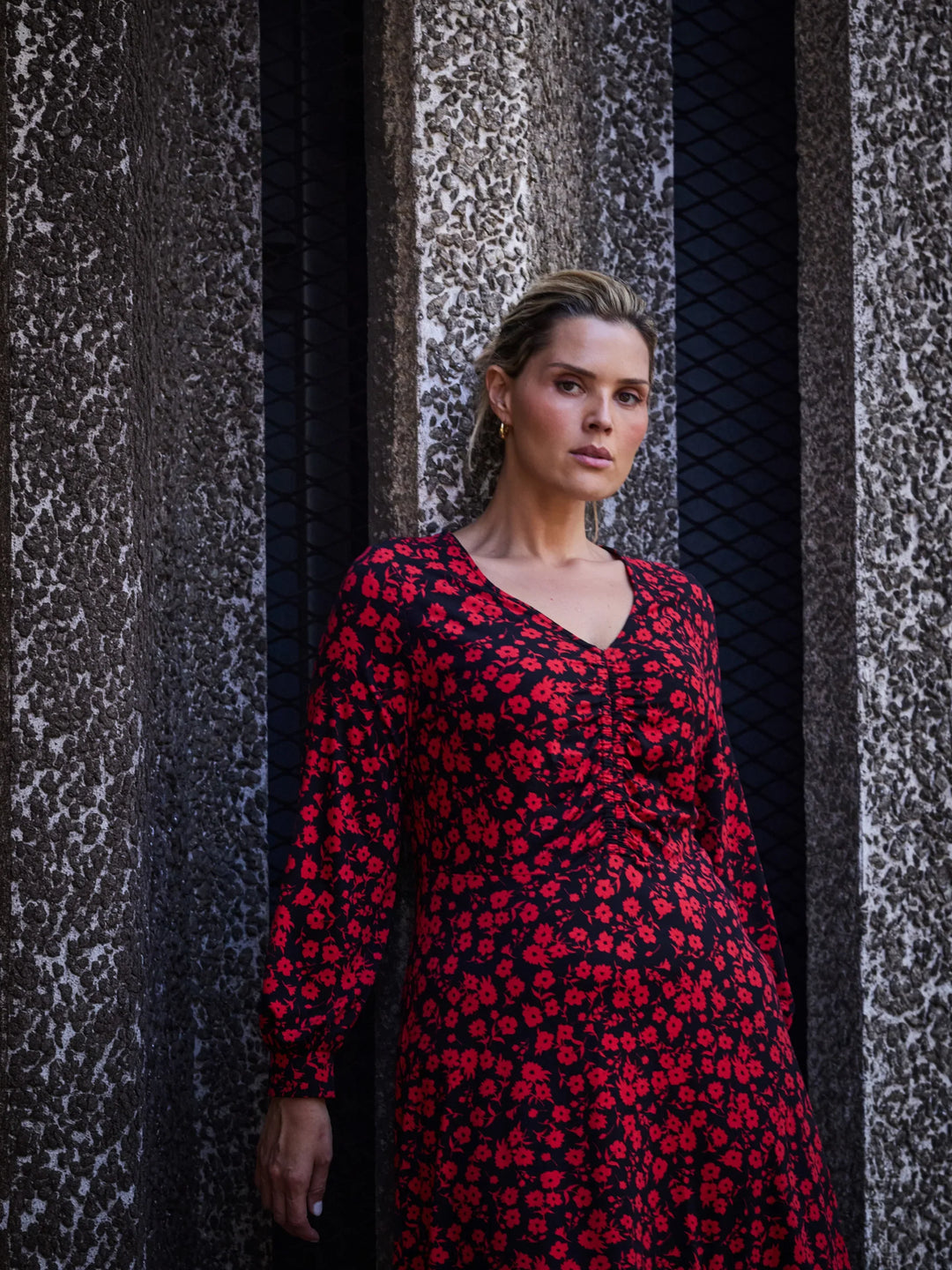 Talea Damen Kleid mit V-Ausschnitt, Raffung und Ballonärmeln