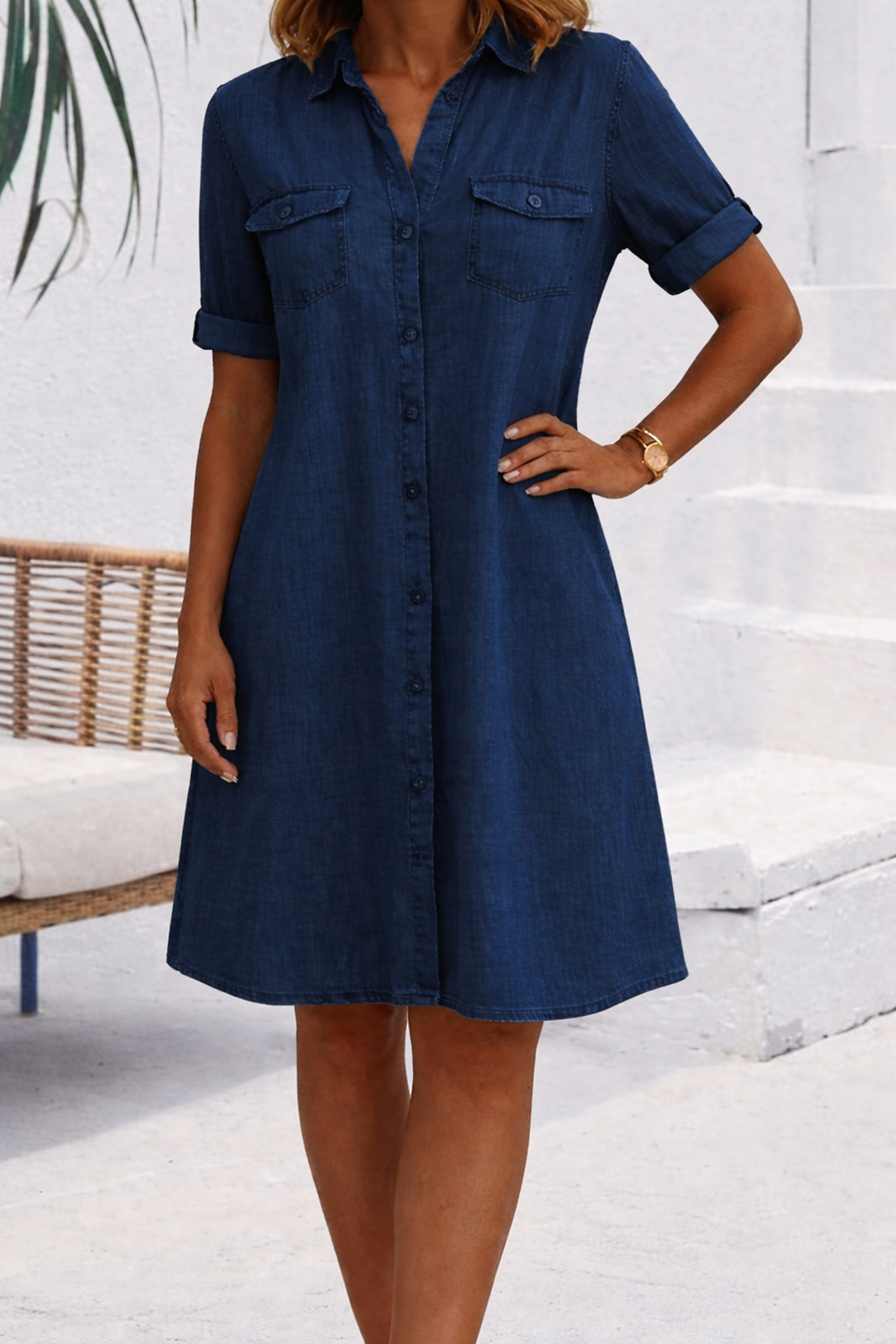 Dames overhemdjurk met korte mouwen, kraag, doorlopende knoopsluiting, borstzakken en uitlopende zoom