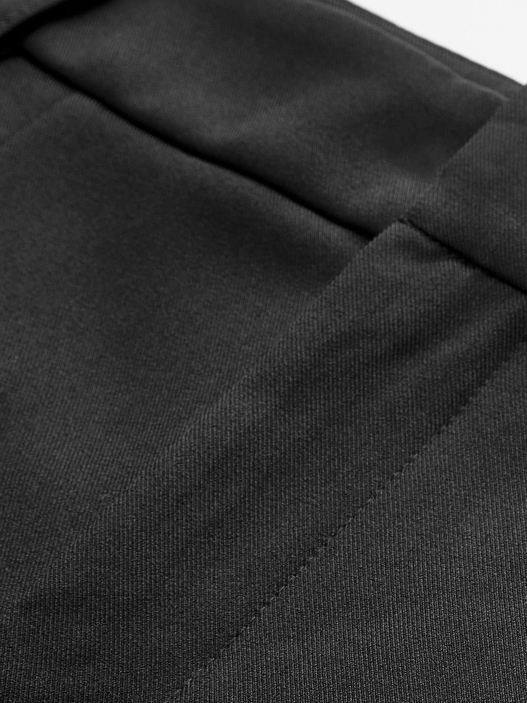 Dames korte broek met plooien, riemlussen en steekzakken