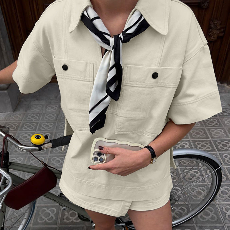 Damen Kurze-Hosen-Set mit Umlegekragen Kurzen Ärmeln und Aufgesetzten Brusttaschen