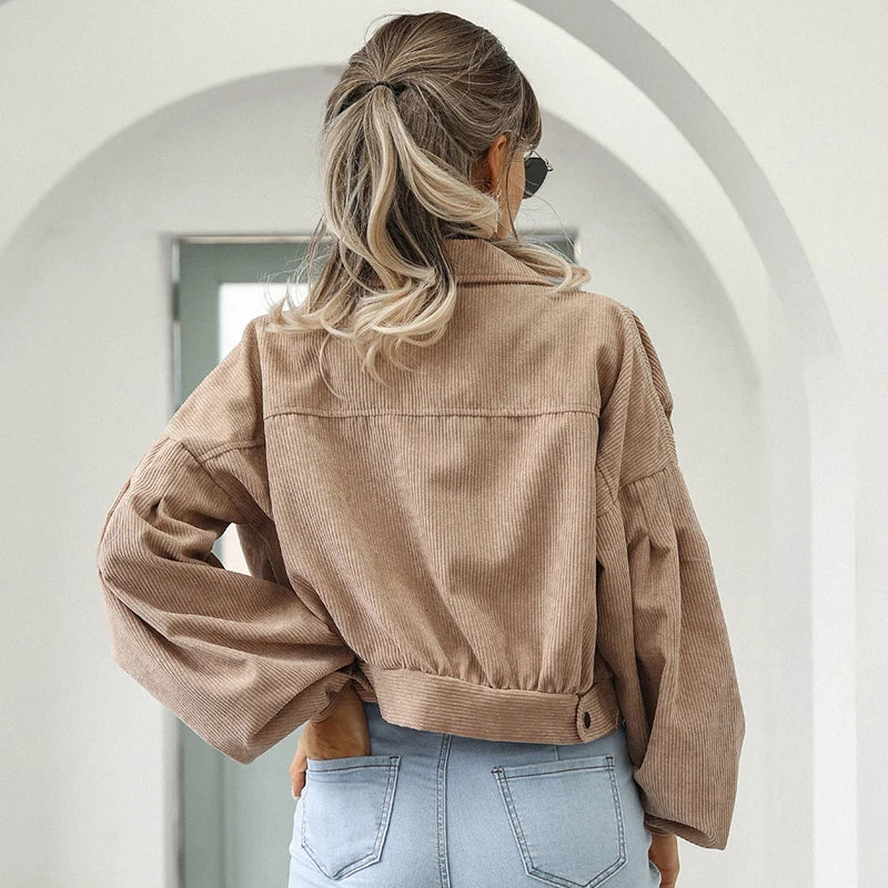 Damen Kurze Jacke mit Knopfleiste Kragen Brusttaschen und Langen Ärmeln