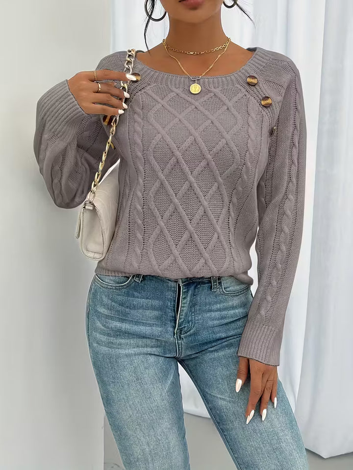 Damen Langarm Pullover mit Rundhalsausschnitt und Zopfmuster mit dekorativen Knöpfen