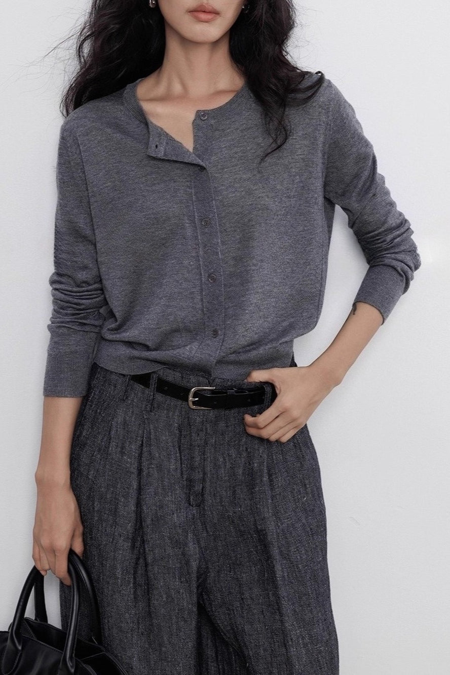 Damesvest met lange mouwen, ronde hals en doorlopende knoopsluiting