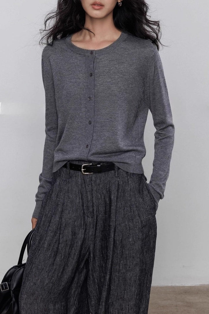 Damesvest met lange mouwen, ronde hals en doorlopende knoopsluiting