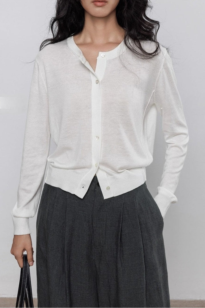 Damesvest met lange mouwen, ronde hals en doorlopende knoopsluiting