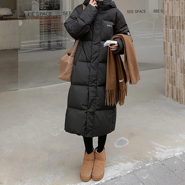 Dames lange gewatteerde pufferjas met capuchon, ritssluiting aan de voorkant en zijzakken