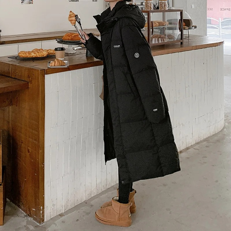 Dames lange gewatteerde pufferjas met capuchon, ritssluiting aan de voorkant en zijzakken