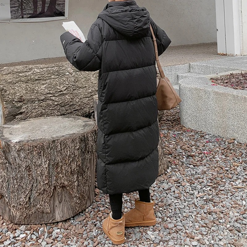 Dames lange gewatteerde pufferjas met capuchon, ritssluiting aan de voorkant en zijzakken