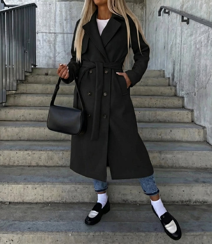 Dames lange jas met dubbele rij knopen en reverskraag