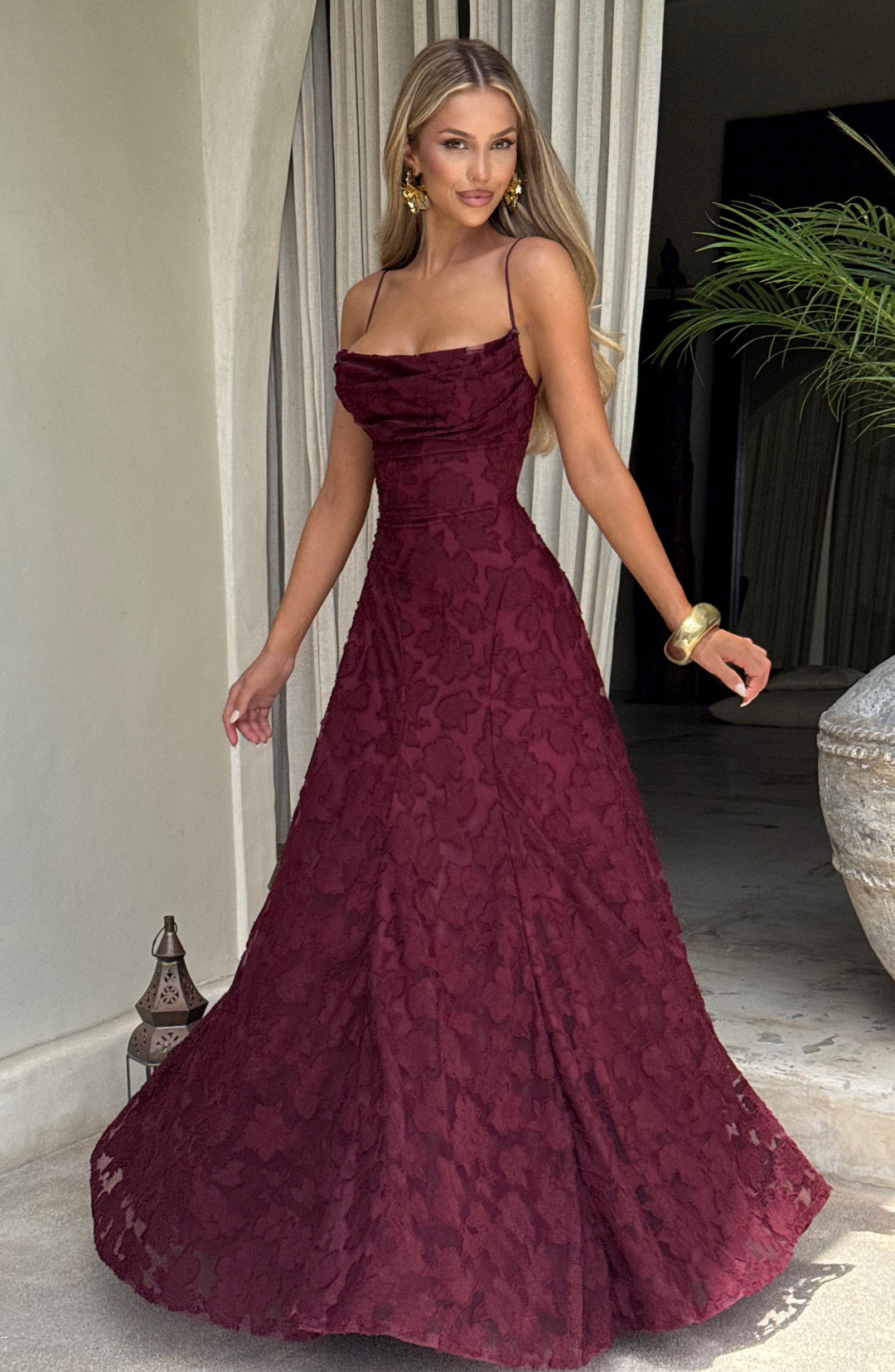 Damen Maxikleid mit Wasserfallausschnitt Spaghettiträgern Blumenmuster und Schnürung am Rücken