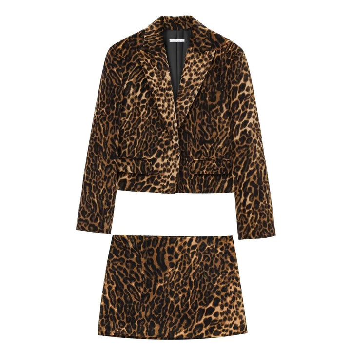 Dames set met luipaardprint, bestaande uit een cropped blazer met revers en een minirok