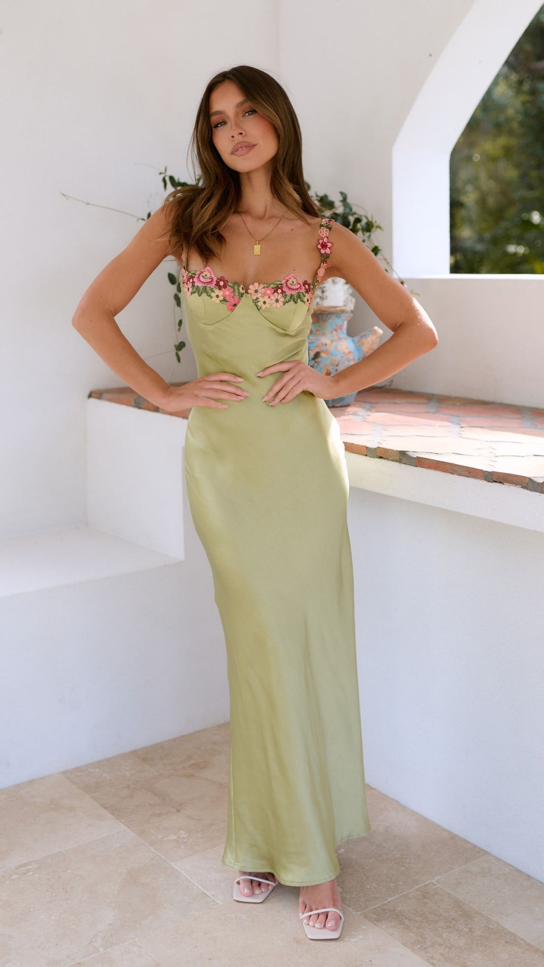 Dames maxi-jurk met sweetheart-halslijn en bloemenapplicatie op het decolleté met ritssluiting aan de achterkant