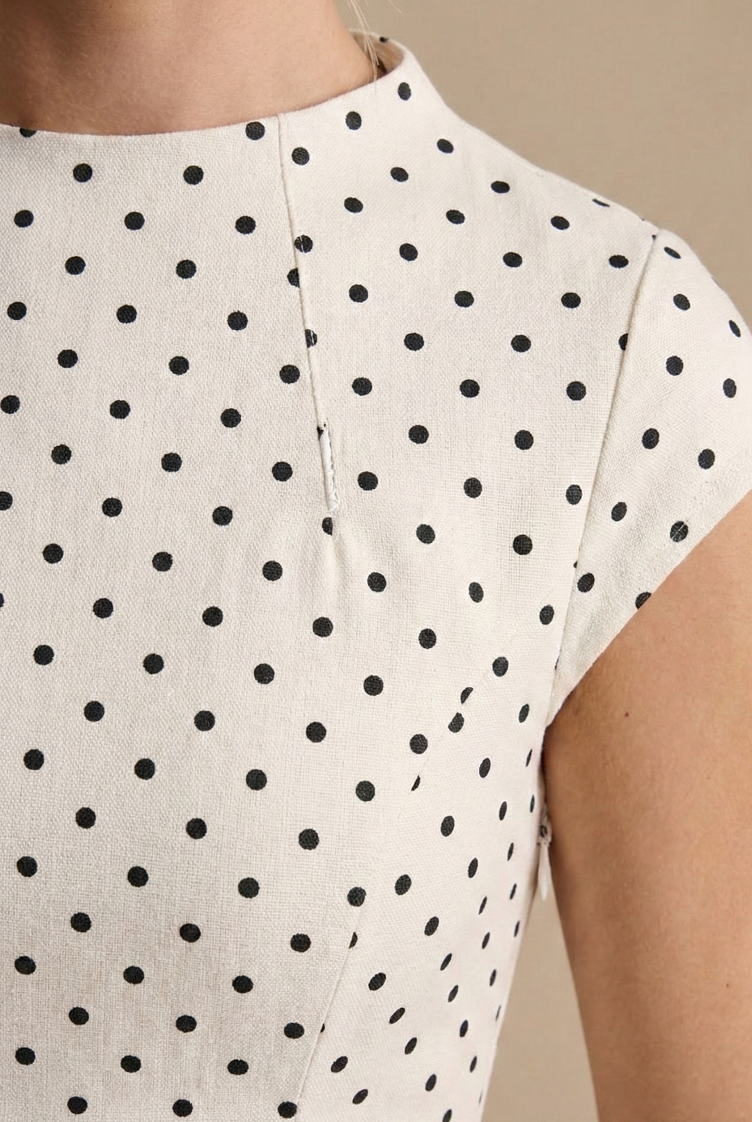 Dames maxi-jurk met ronde hals en polkadotprint