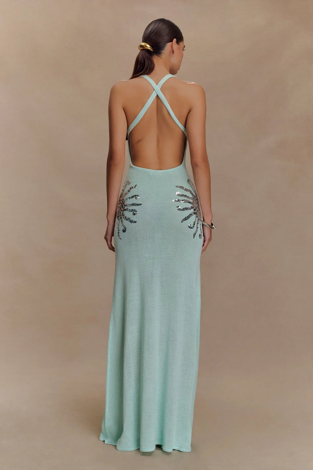 Dames maxijurk met diepe V-hals en paillettenapplicaties aan de zijkanten