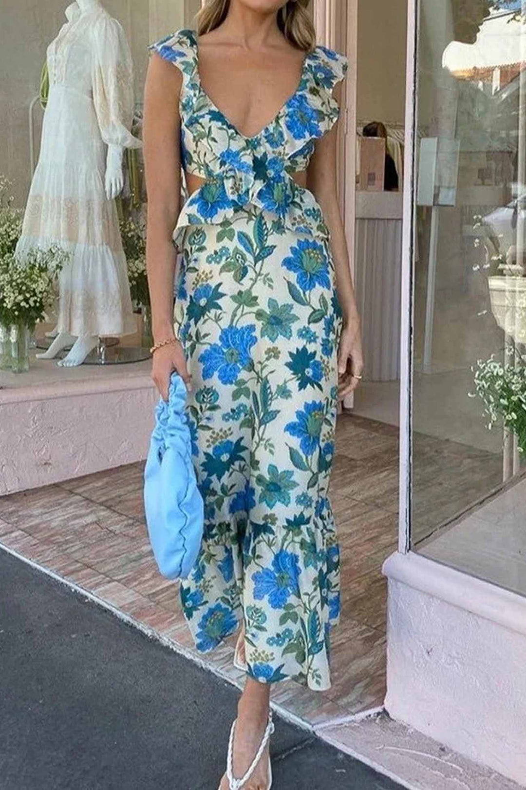Maxi-jurk voor dames met V-hals en ruchesbandjes met zijdelingse cut-outs en striksluiting aan de achterkant