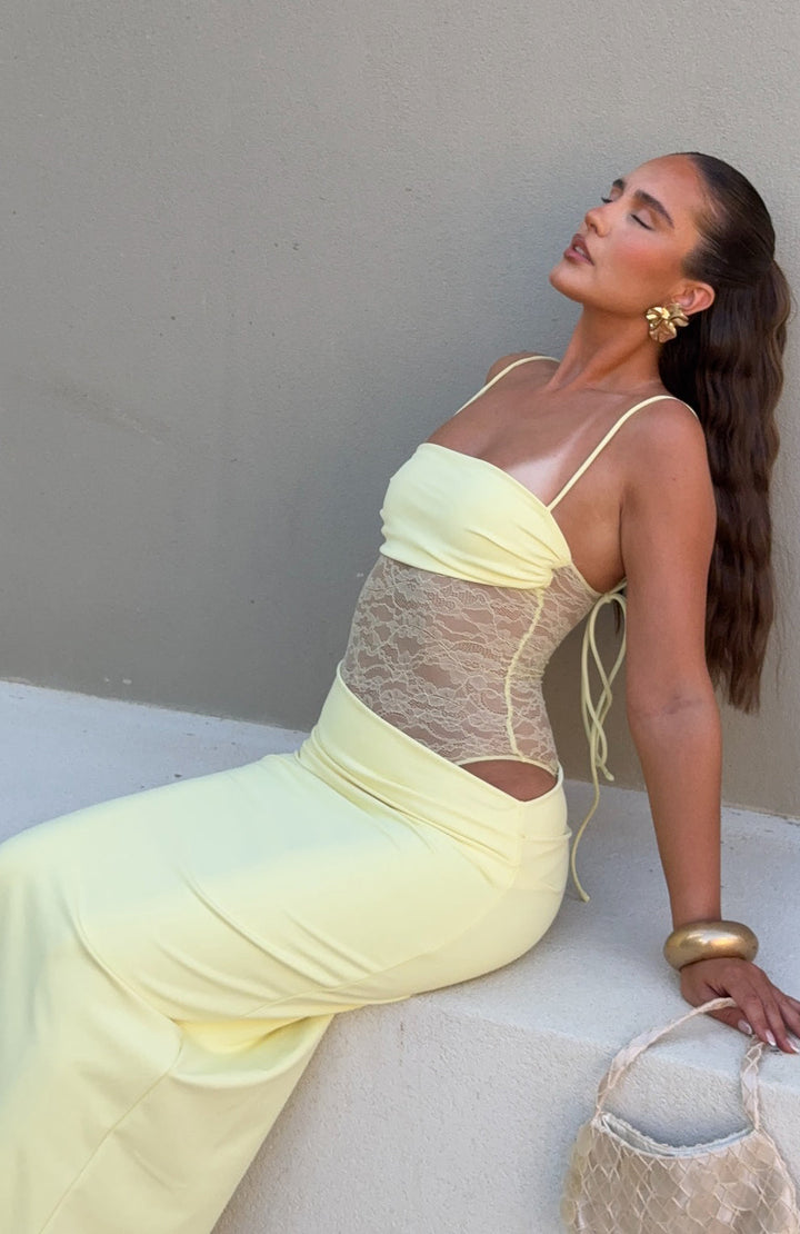 Dames maxi-jurk met rechte halslijn en dubbele spaghettibandjes met bloemenkantinzetstuk