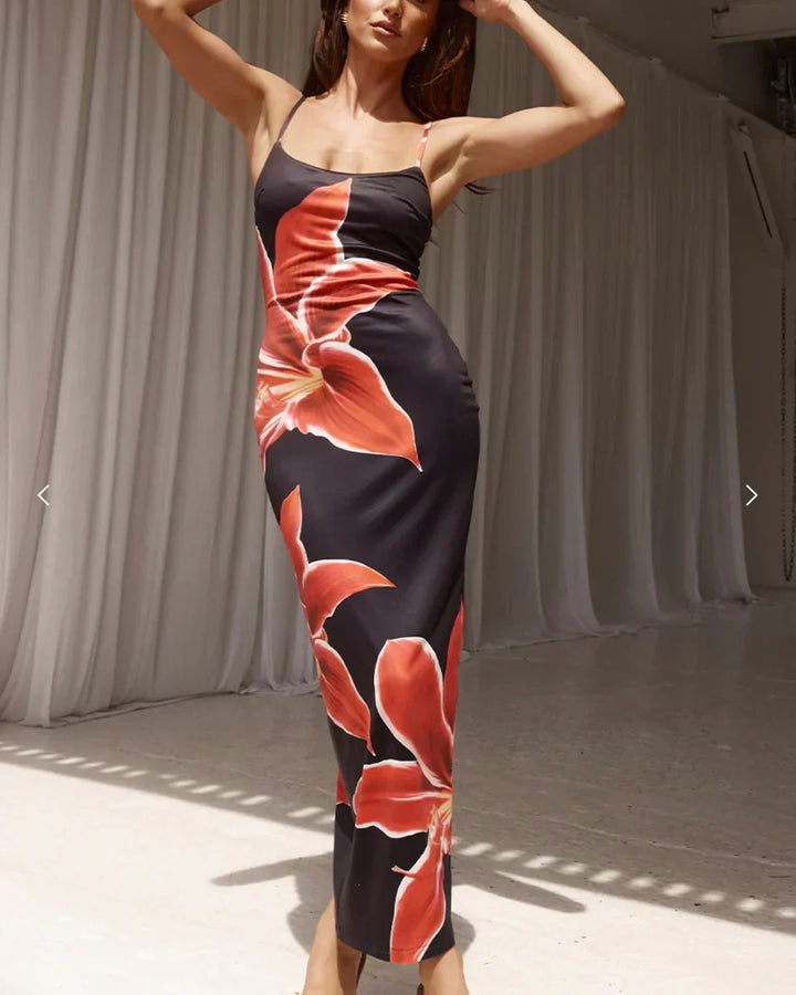 Damesmaxijurk met grote bloemenprint, rechte halslijn en spaghettibandjes