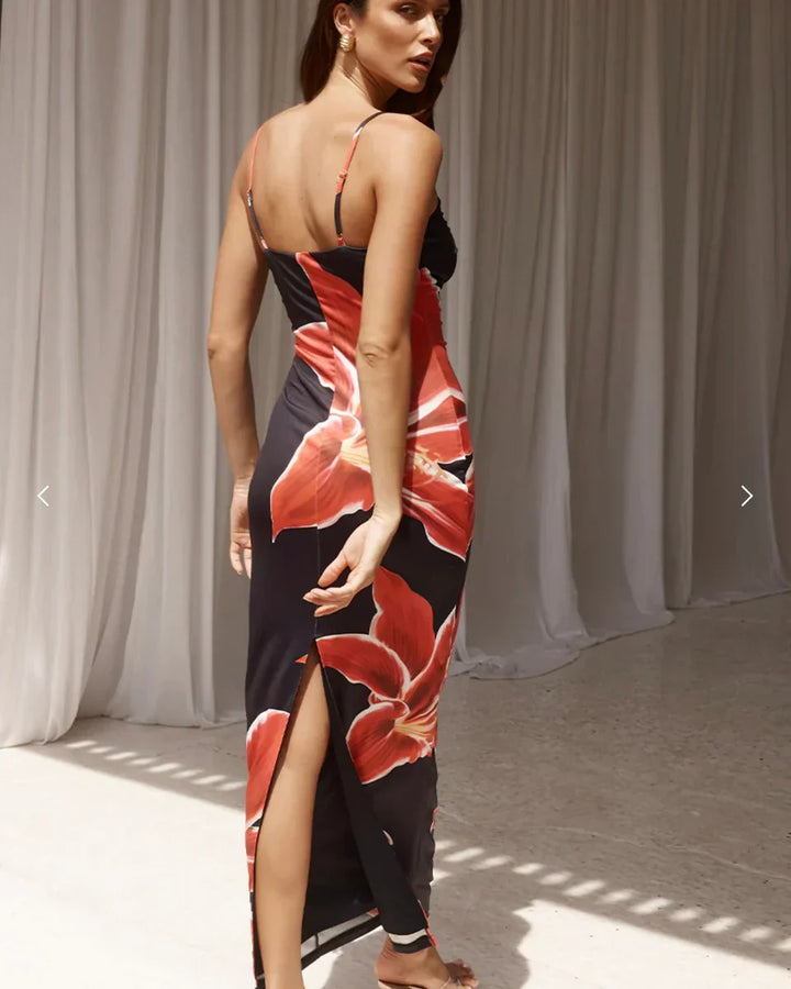 Damesmaxijurk met grote bloemenprint, rechte halslijn en spaghettibandjes