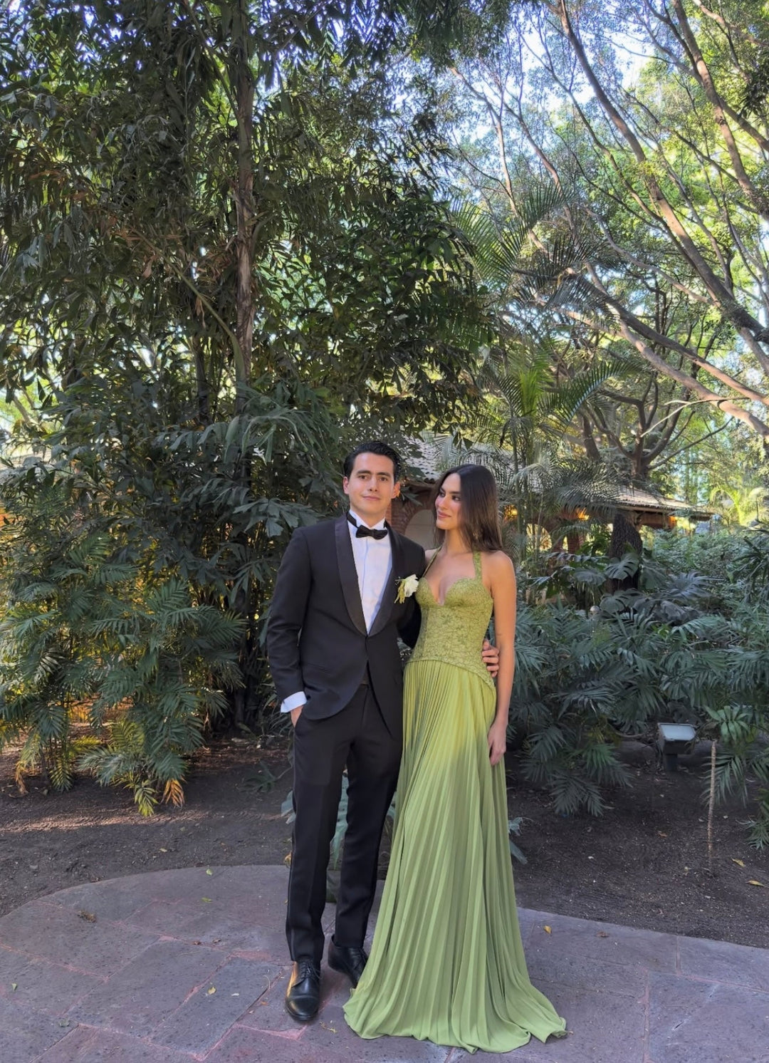 Dames maxi-jurk met sweetheart halslijn en geplisseerde rok