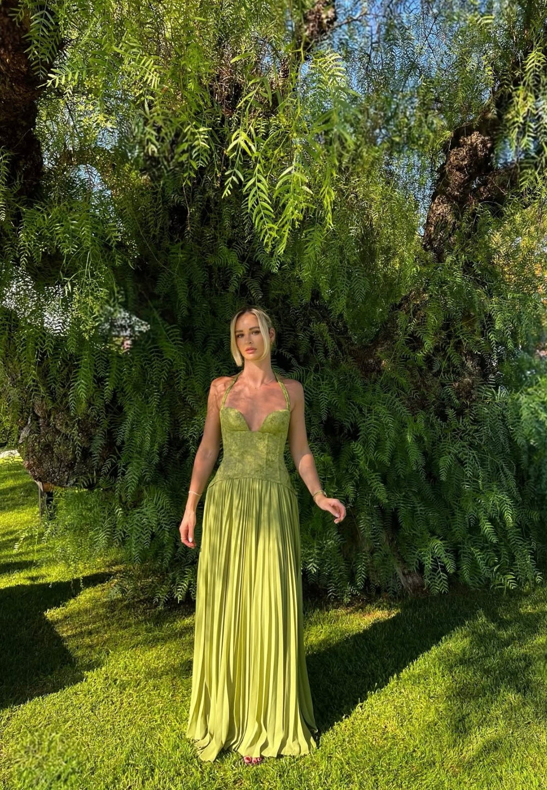 Dames maxi-jurk met sweetheart halslijn en geplisseerde rok