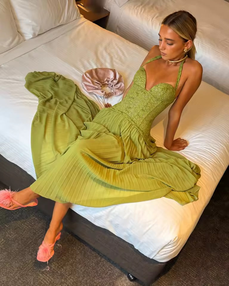 Dames maxi-jurk met sweetheart halslijn en geplisseerde rok