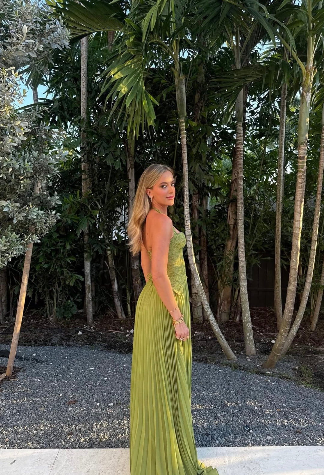 Dames maxi-jurk met sweetheart halslijn en geplisseerde rok