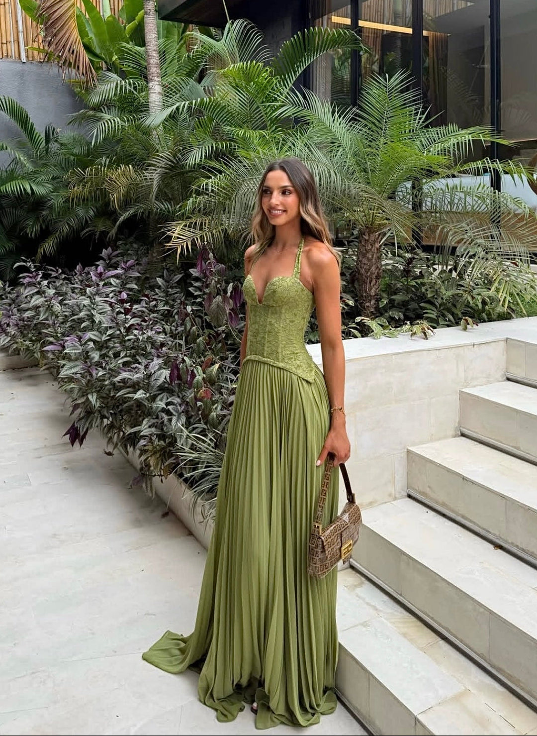 Dames maxi-jurk met sweetheart halslijn en geplisseerde rok