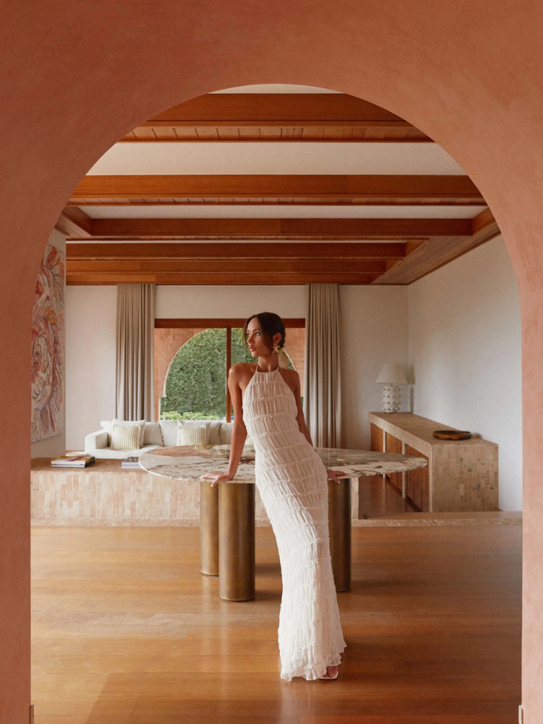 Dames maxi-jurk met halternek, open rug en gestructureerd oppervlak