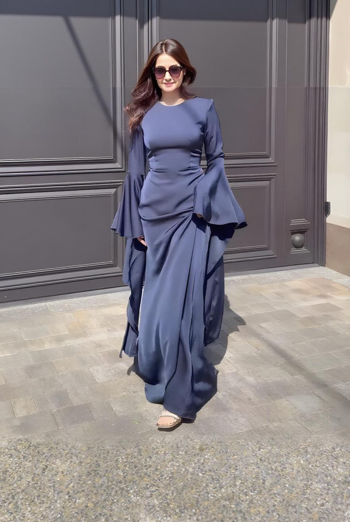 Dames maxi-jurk met ronde hals en lange volantmouwen