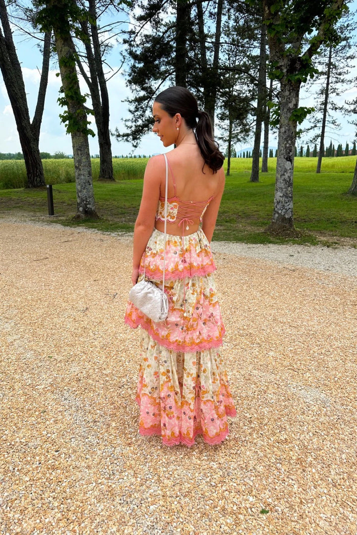 Dames maxi-jurk met spaghettibandjes, vetersluiting op de rug en gelaagde rok met bloemenprint