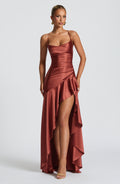 Dames maxi-jurk met spaghettibandjes en asymmetrische zoom