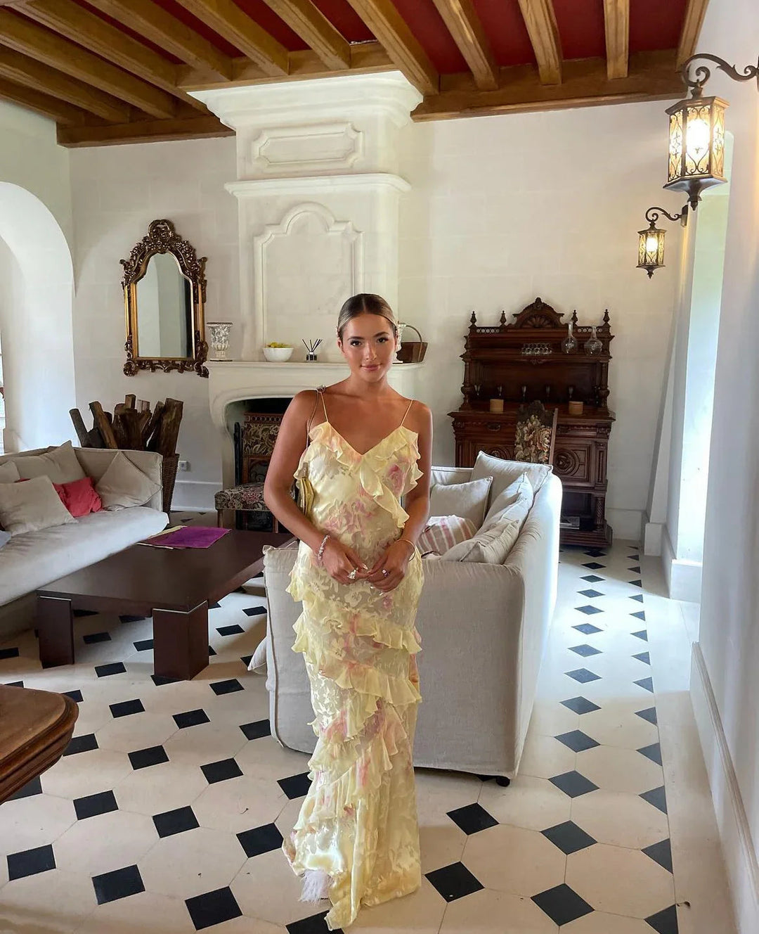 Damen Maxikleid mit Spaghettiträgern V-Ausschnitt Volants und offenem Rücken mit Blumenmuster