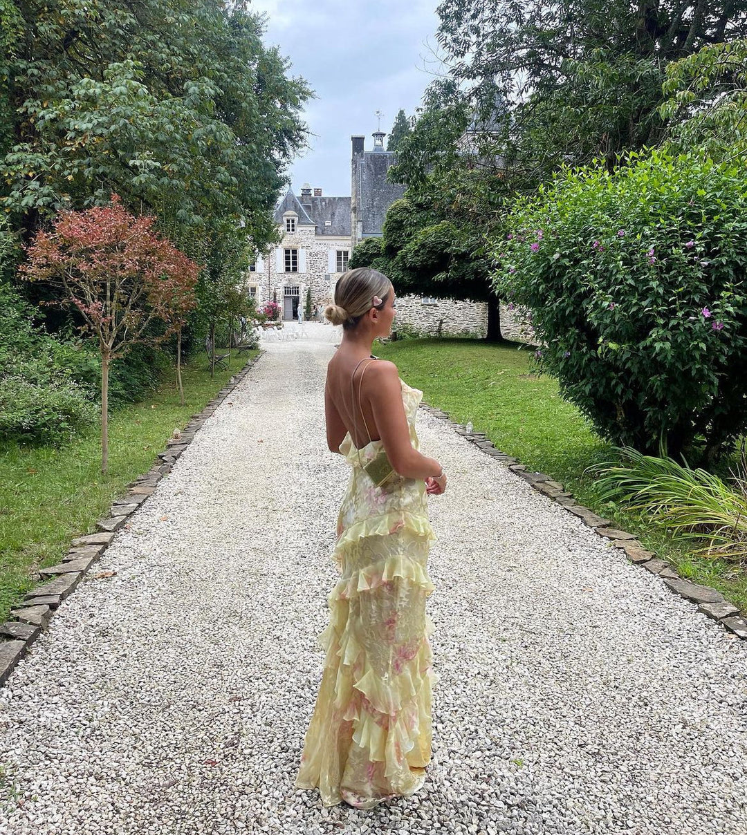 Damen Maxikleid mit Spaghettiträgern V-Ausschnitt Volants und offenem Rücken mit Blumenmuster