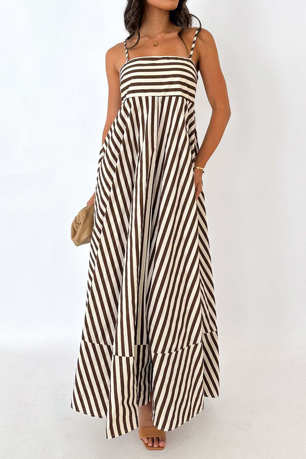 Dames maxi-jurk met strepen, rechte halslijn en spaghettibandjes met gelaagde zoom
