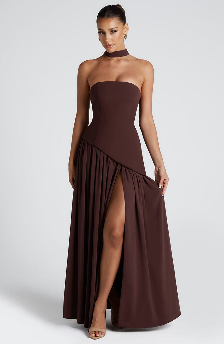 Damen Maxikleid trägerlos mit asymmetrischem Oberteil Beinschlitz und Schal am Hals