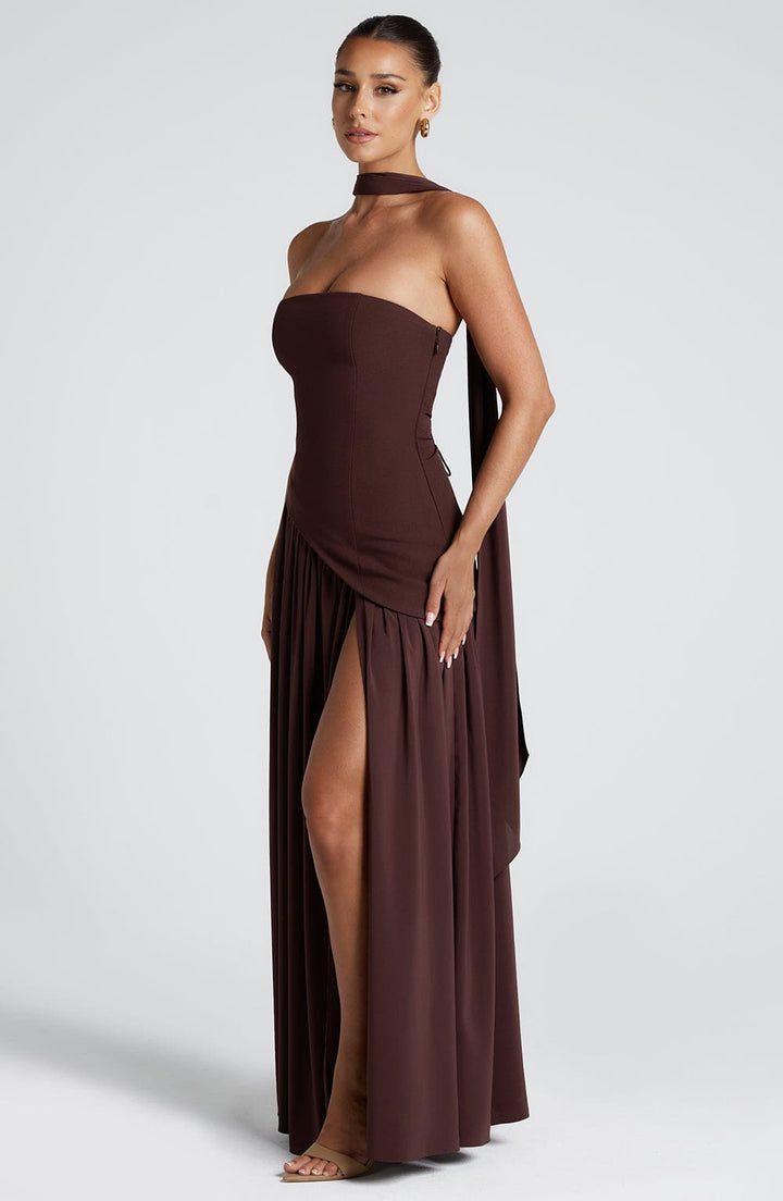 Damen Maxikleid trägerlos mit asymmetrischem Oberteil Beinschlitz und Schal am Hals