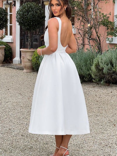 Dames midijurk met boothals, V-taille en wijde plooirok