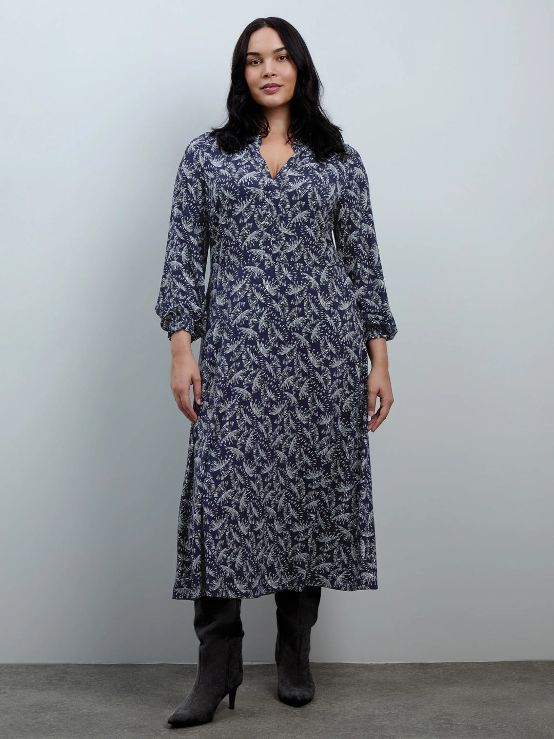 Inken Damen Midikleid mit Rüschenkragen, Fächermuster und Ballonärmeln